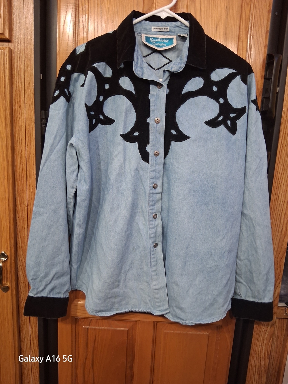 Vintage light blue/black Velvet Cotton western shirt by Southwest Canyon
